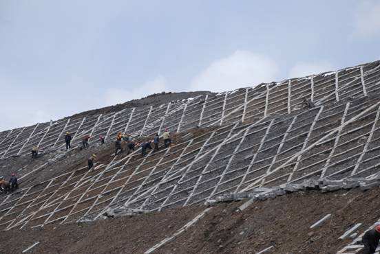 如何选取渣场材料渗透系数与物理力学参数的HDPE膜?